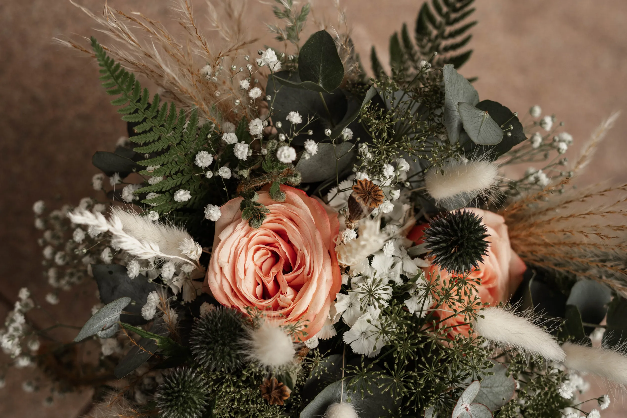 Nahaufnahme Brautstrauß auf dem Tisch